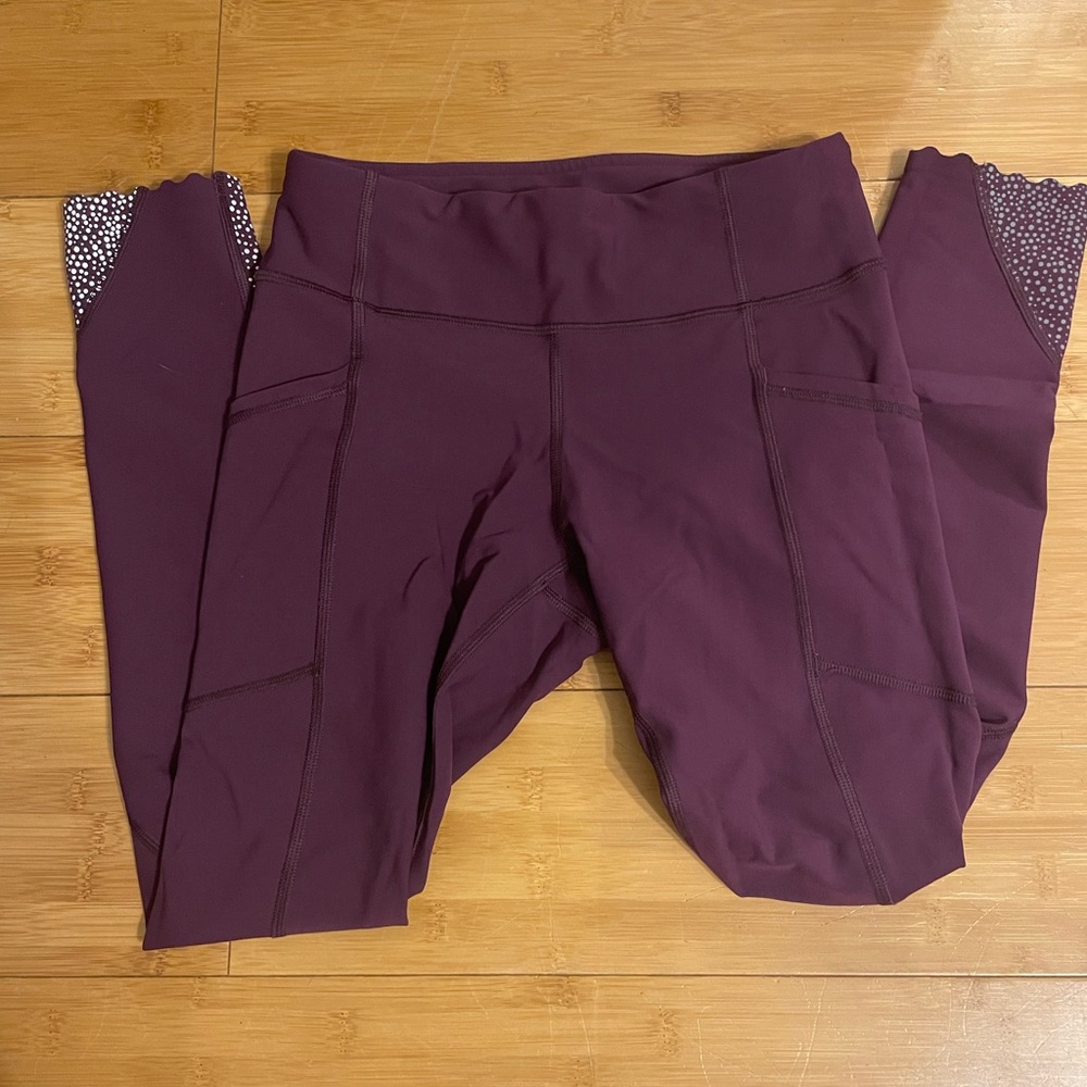 Lululemon Scallop Leggings!!! Size 4!
